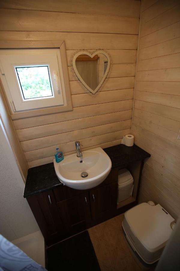 The Shepherd'S Hut Sheriff Hutton Exterior photo